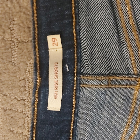 Levis High Rise Shorts - Picture 5 of 8